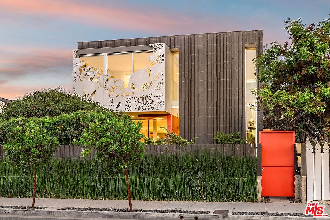 Twilight exterior of a neighboring Venice modern with vivid sky